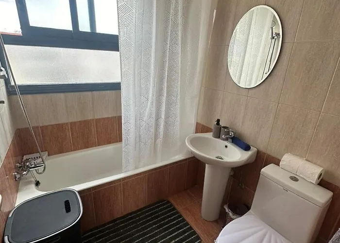 1 Bedroom With Communal Pool *