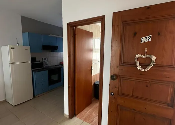 1 Bedroom With Communal Pool 파포스