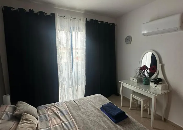 아파트 1 Bedroom With Communal Pool