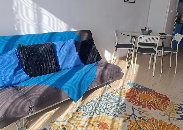 1 Bedroom With Communal Pool 아파트 *