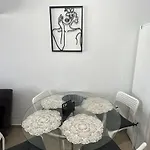 1 Bedroom With Communal Pool 파포스