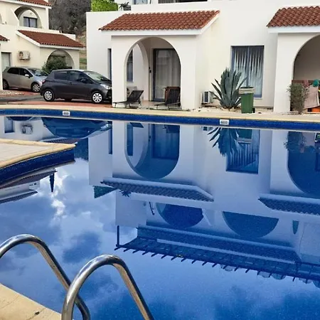 1 Bedroom With Communal Pool פאפוס
