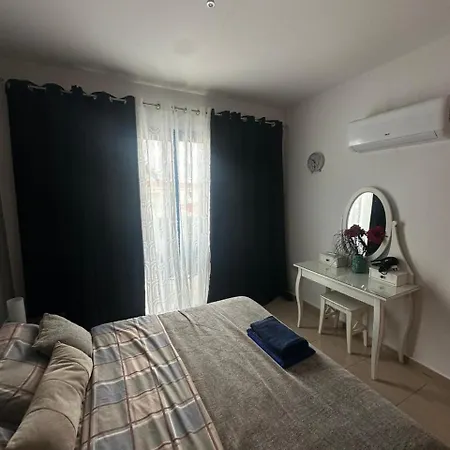 דירה 1 Bedroom With Communal Pool