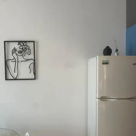 1 Bedroom With Communal Pool *