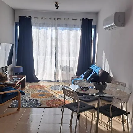 1 Bedroom With Communal Pool 公寓