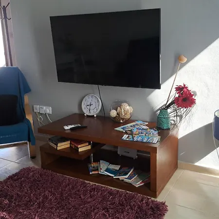 1 Bedroom With Communal Pool דירה פאפוס