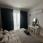 Apartment 1 Bedroom With Communal Pool