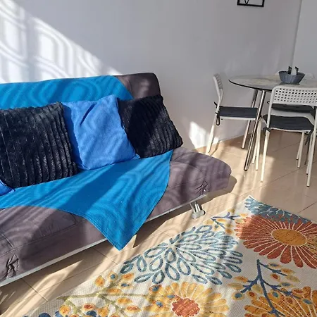 1 Bedroom With Communal Pool Apartamento *